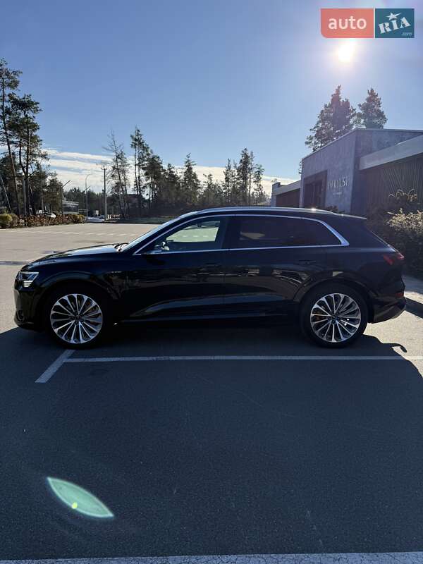 Позашляховик / Кросовер Audi e-tron 2021 в Києві