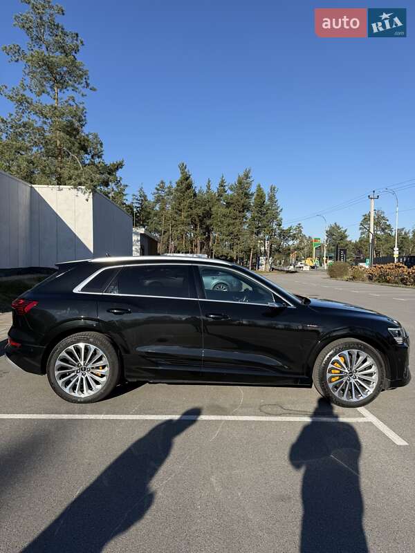 Внедорожник / Кроссовер Audi e-tron 2021 в Киеве