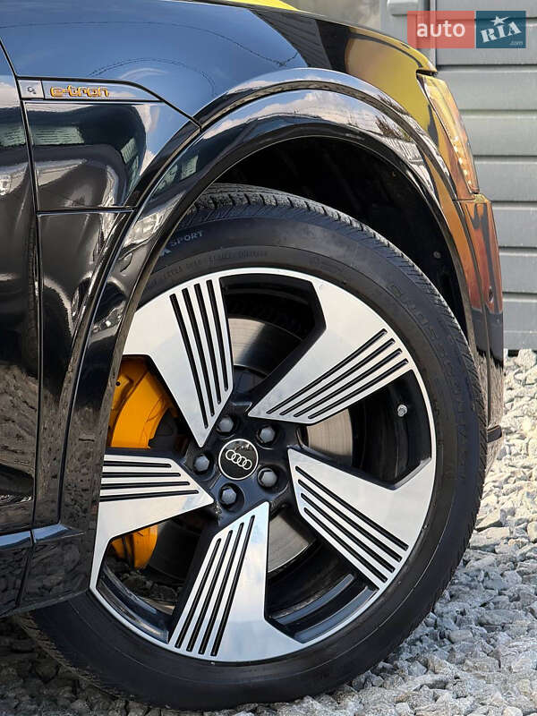 Внедорожник / Кроссовер Audi e-tron 2022 в Стрые