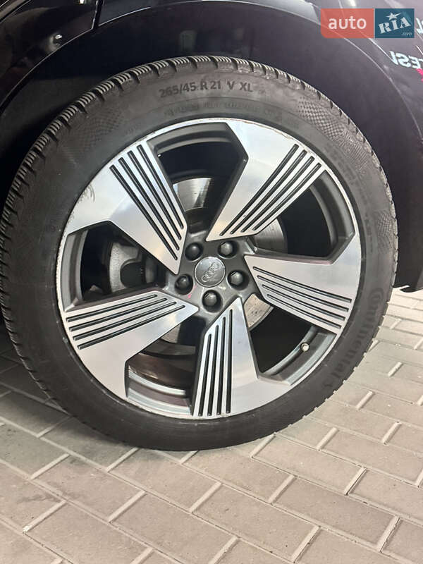 Внедорожник / Кроссовер Audi e-tron 2019 в Киеве фото 15 Внедорожник / Кроссовер Audi e-tron 2019 в Киеве
