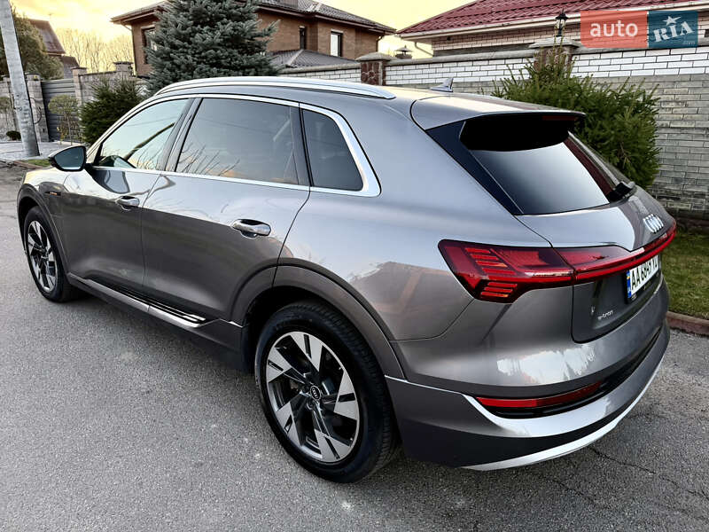 Позашляховик / Кросовер Audi e-tron 2021 в Києві фото 14 Позашляховик / Кросовер Audi e-tron 2021 в Києві