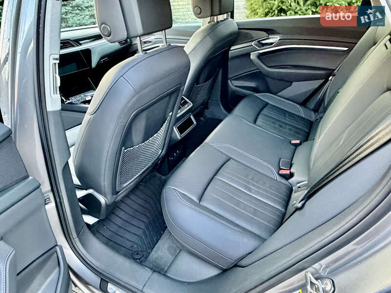 Позашляховик / Кросовер Audi e-tron 2021 в Києві фото 19 Позашляховик / Кросовер Audi e-tron 2021 в Києві