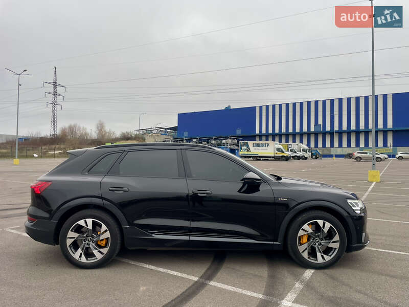 Позашляховик / Кросовер Audi e-tron 2022 в Рівному