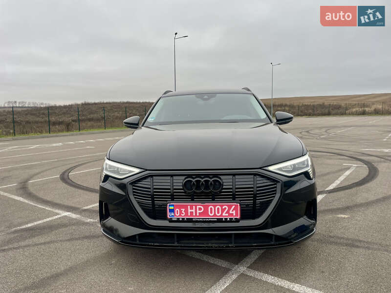 Позашляховик / Кросовер Audi e-tron 2022 в Рівному