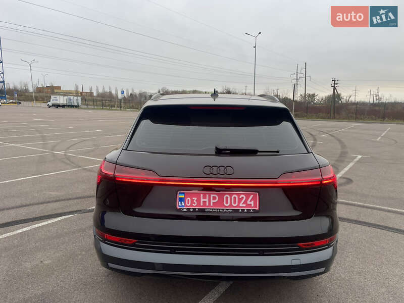 Позашляховик / Кросовер Audi e-tron 2022 в Рівному