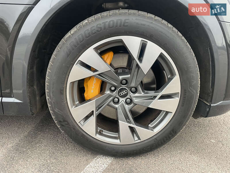 Позашляховик / Кросовер Audi e-tron 2022 в Рівному