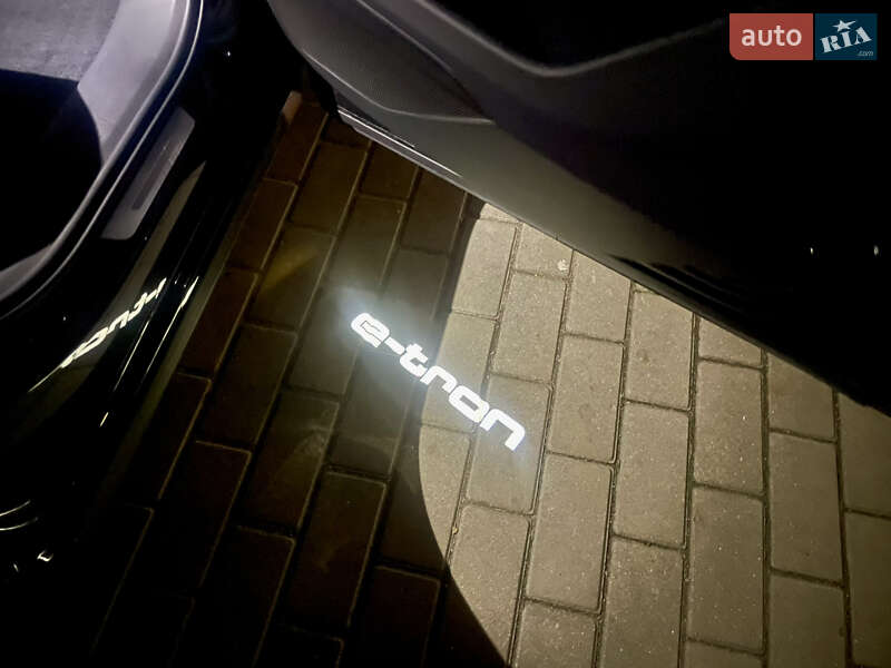 Позашляховик / Кросовер Audi e-tron 2022 в Рівному