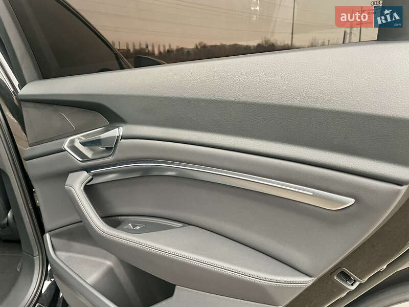 Позашляховик / Кросовер Audi e-tron 2022 в Рівному