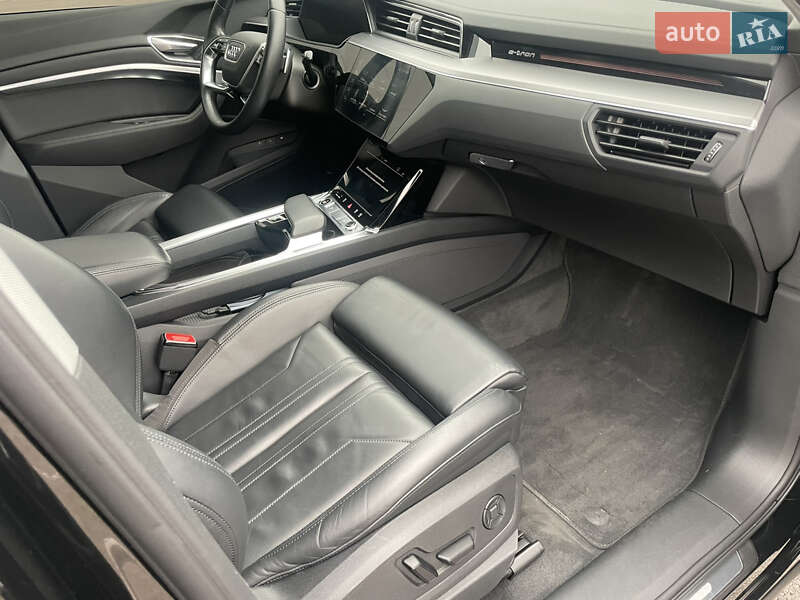 Позашляховик / Кросовер Audi e-tron 2022 в Рівному