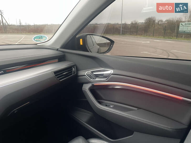 Позашляховик / Кросовер Audi e-tron 2022 в Рівному