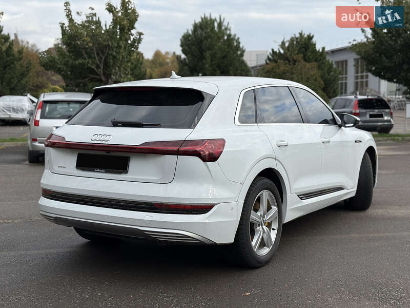 Позашляховик / Кросовер Audi e-tron 2021 в Рівному