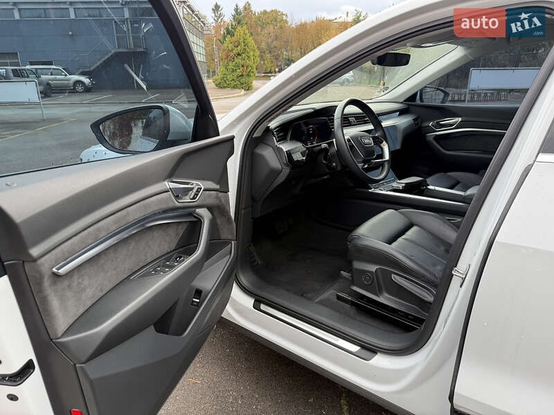 Позашляховик / Кросовер Audi e-tron 2021 в Рівному