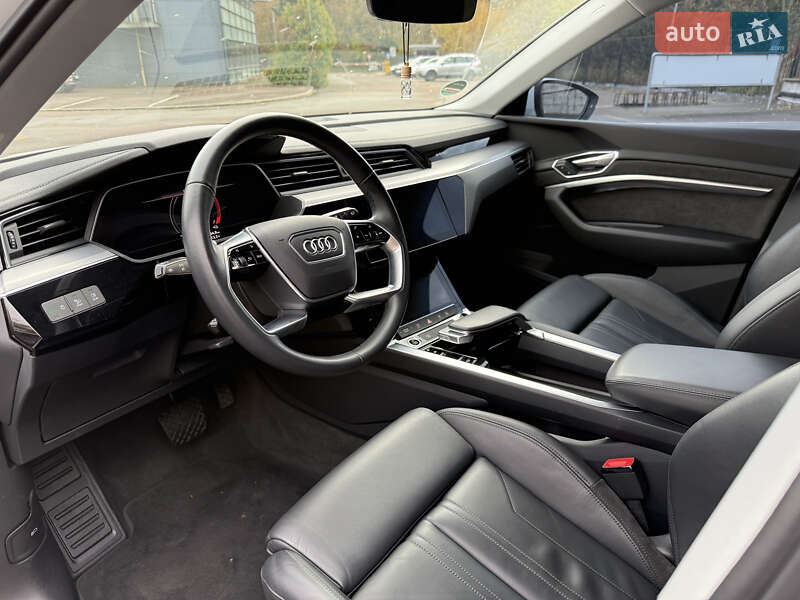 Позашляховик / Кросовер Audi e-tron 2021 в Рівному