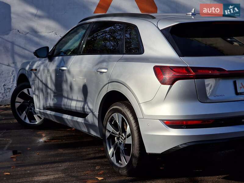 Внедорожник / Кроссовер Audi e-tron 2020 в Одессе
