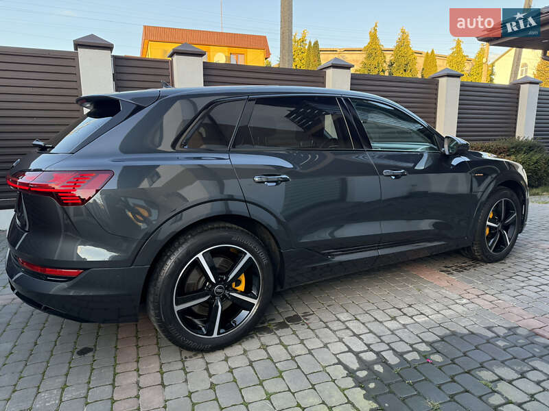 Позашляховик / Кросовер Audi e-tron 2022 в Луцьку