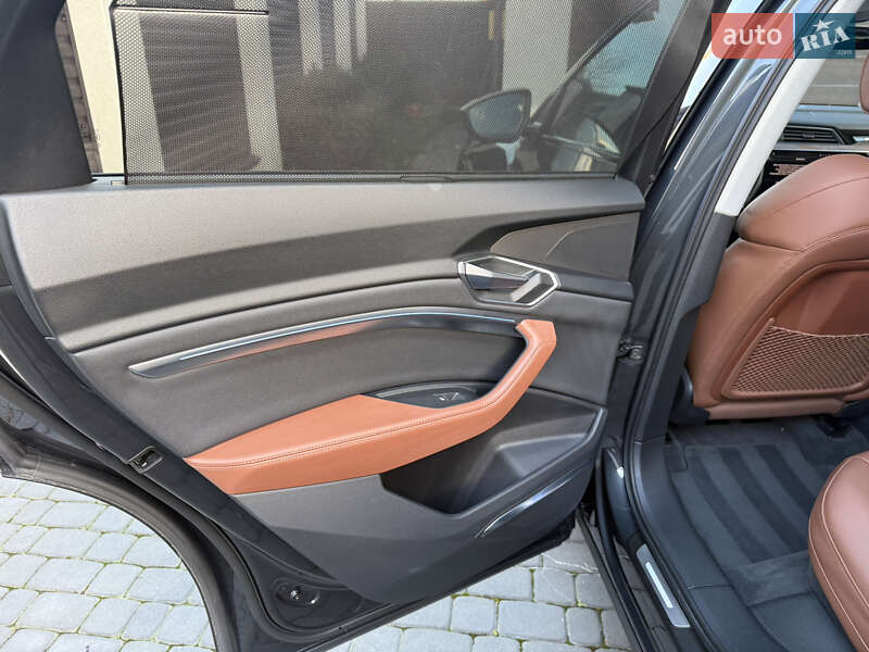 Позашляховик / Кросовер Audi e-tron 2022 в Луцьку