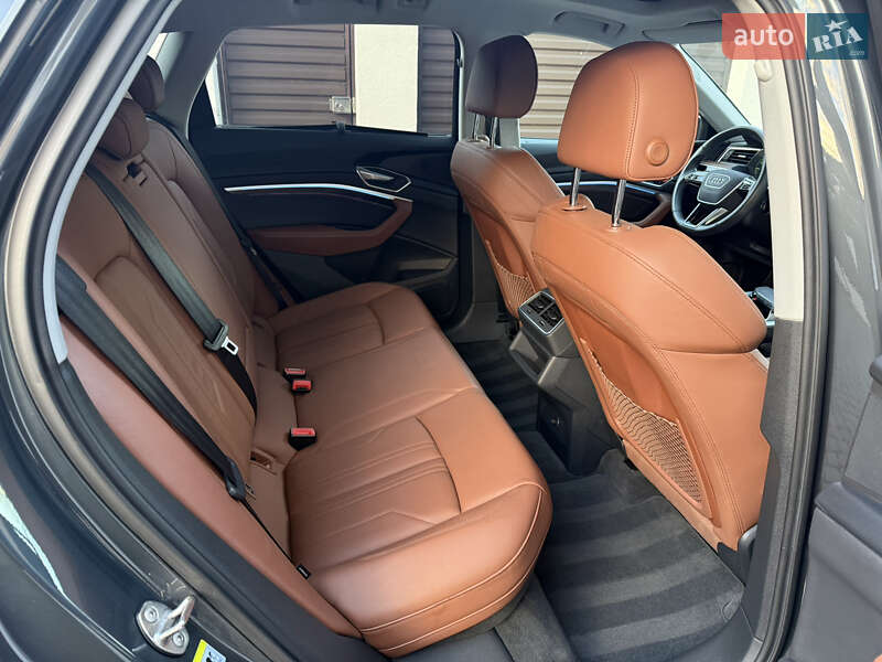 Позашляховик / Кросовер Audi e-tron 2022 в Луцьку