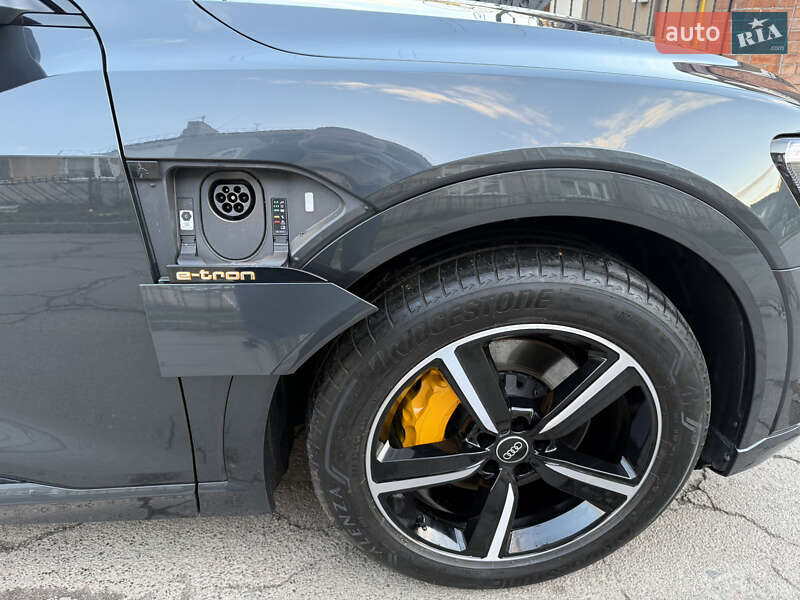 Позашляховик / Кросовер Audi e-tron 2022 в Луцьку