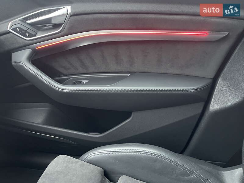 Позашляховик / Кросовер Audi e-tron 2021 в Луцьку