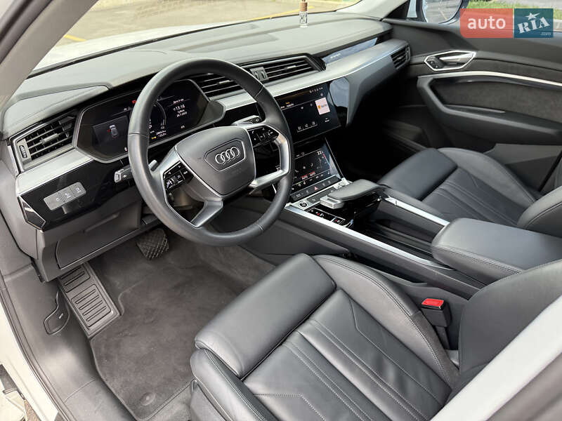 Позашляховик / Кросовер Audi e-tron 2021 в Рівному