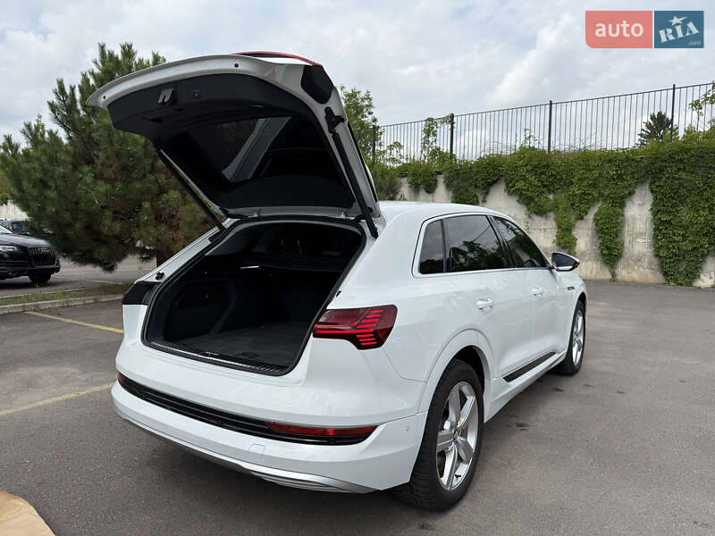 Позашляховик / Кросовер Audi e-tron 2021 в Рівному