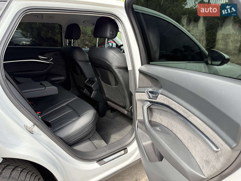 Позашляховик / Кросовер Audi e-tron 2021 в Рівному