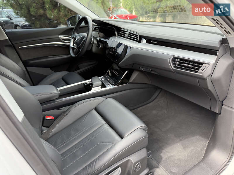 Позашляховик / Кросовер Audi e-tron 2021 в Рівному
