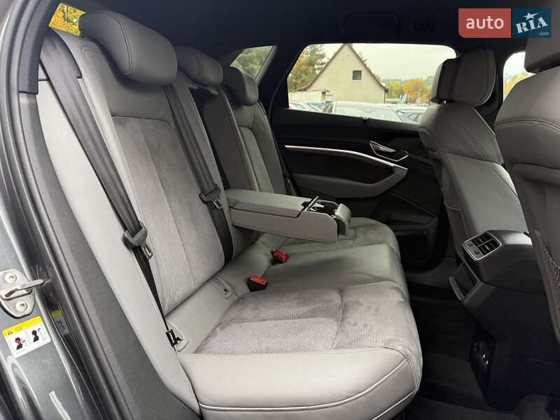 Позашляховик / Кросовер Audi e-tron 2020 в Красилові