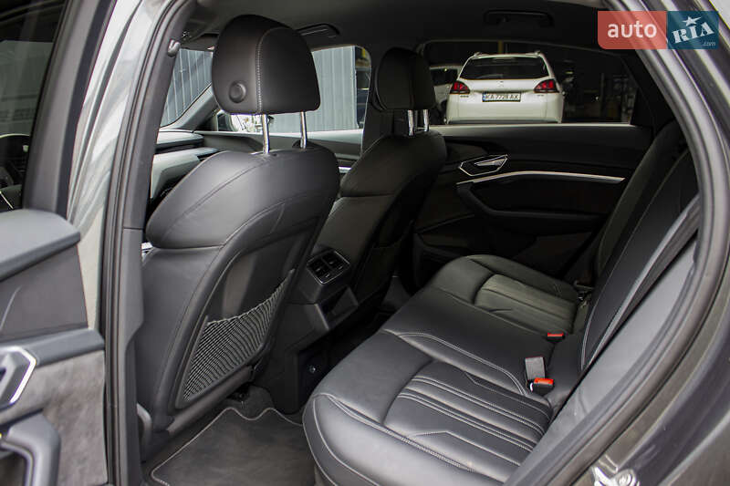 Позашляховик / Кросовер Audi e-tron 2021 в Києві