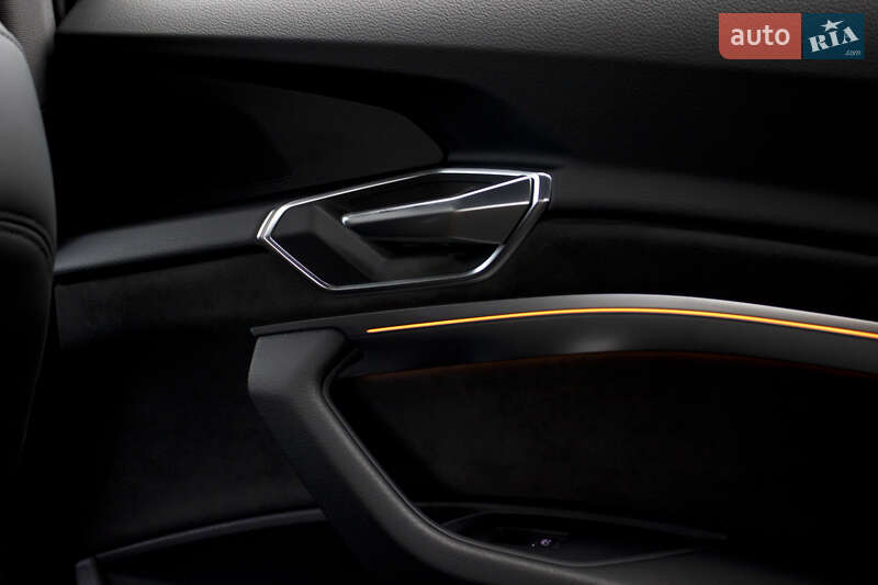 Позашляховик / Кросовер Audi e-tron 2021 в Києві