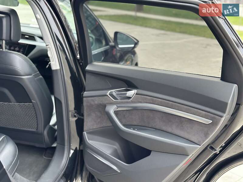 Внедорожник / Кроссовер Audi e-tron 2019 в Ужгороде