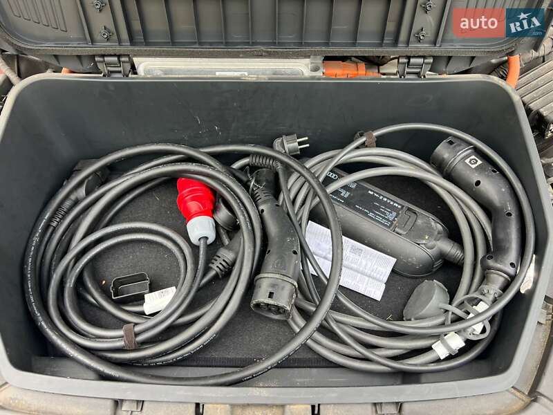 Позашляховик / Кросовер Audi e-tron 2021 в Дніпрі