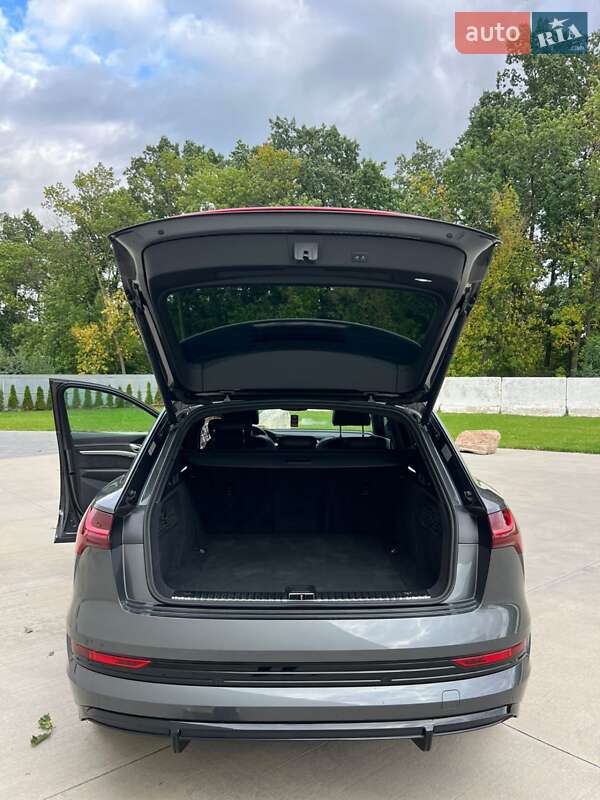 Позашляховик / Кросовер Audi e-tron 2021 в Дніпрі