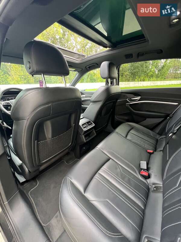 Позашляховик / Кросовер Audi e-tron 2021 в Дніпрі