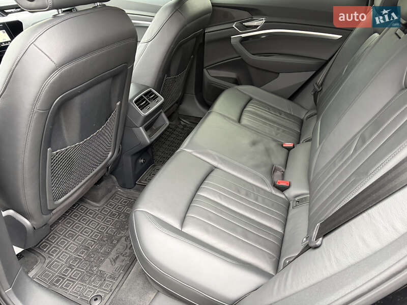 Позашляховик / Кросовер Audi e-tron 2021 в Зміїві