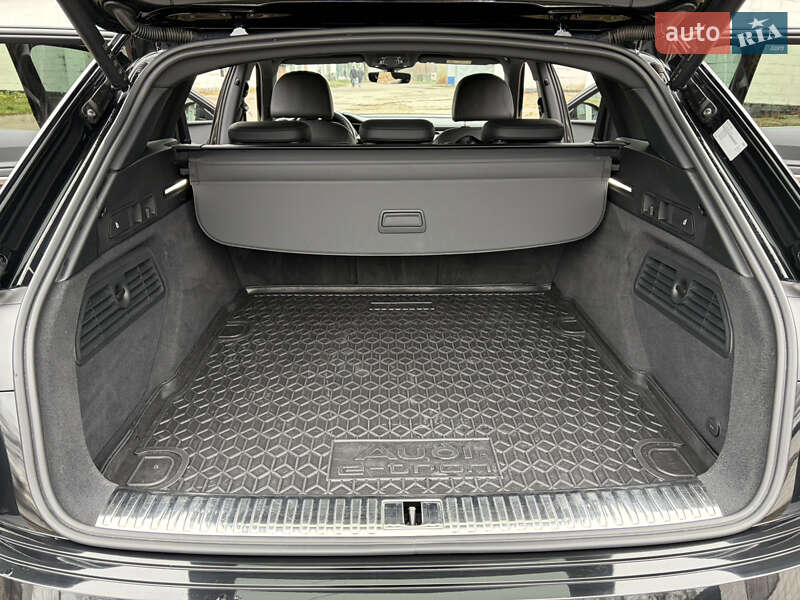 Позашляховик / Кросовер Audi e-tron 2021 в Зміїві