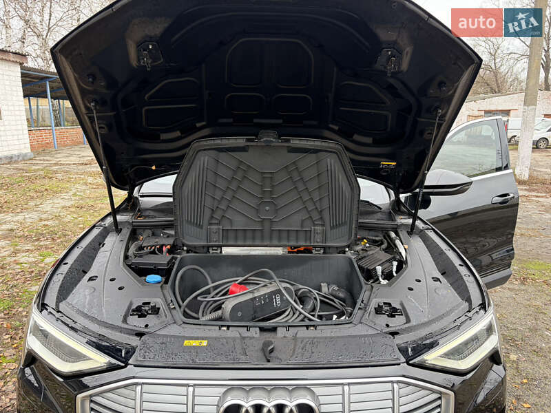 Позашляховик / Кросовер Audi e-tron 2021 в Зміїві