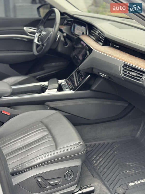 Внедорожник / Кроссовер Audi e-tron 2019 в Киеве фото 27 Внедорожник / Кроссовер Audi e-tron 2019 в Киеве