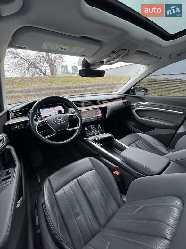 Внедорожник / Кроссовер Audi e-tron 2019 в Киеве фото 31 Внедорожник / Кроссовер Audi e-tron 2019 в Киеве