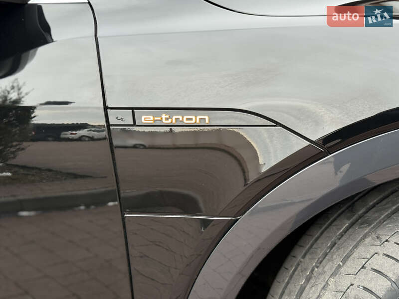 Позашляховик / Кросовер Audi e-tron 2020 в Стрию
