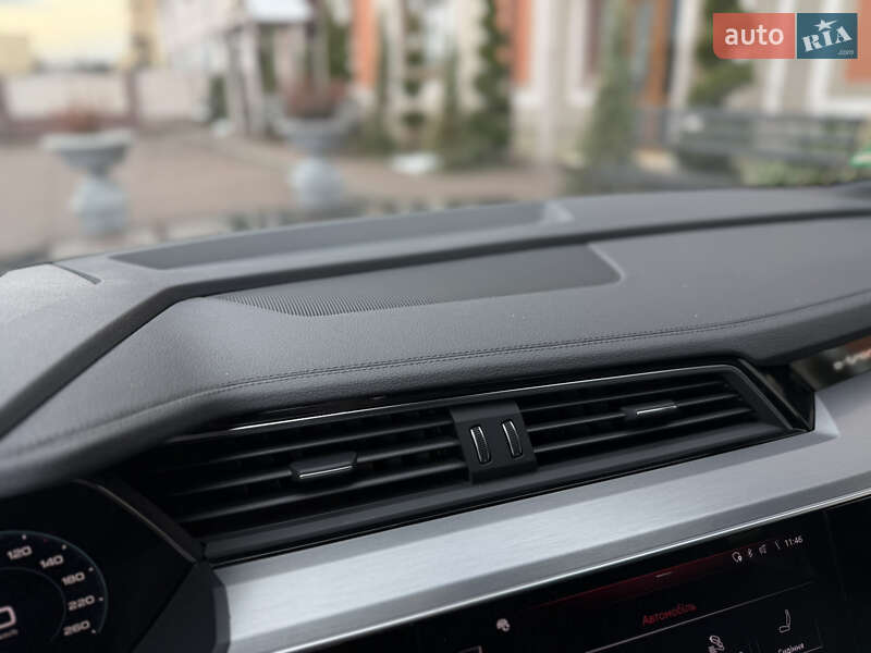 Позашляховик / Кросовер Audi e-tron 2020 в Стрию