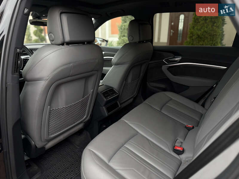 Позашляховик / Кросовер Audi e-tron 2020 в Стрию