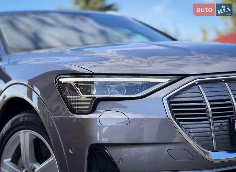 Позашляховик / Кросовер Audi e-tron 2020 в Рафалівці
