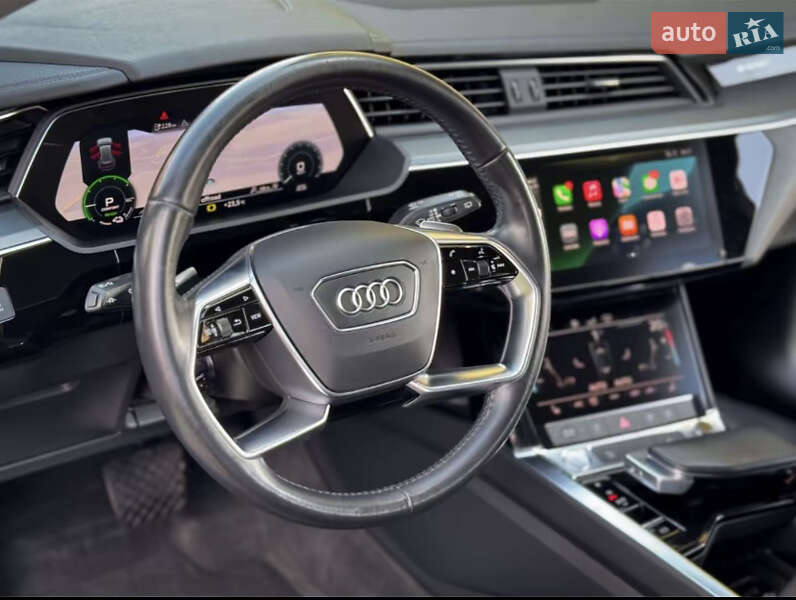 Позашляховик / Кросовер Audi e-tron 2020 в Рафалівці