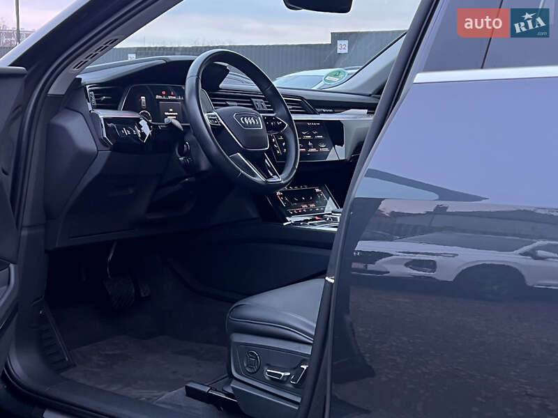 Позашляховик / Кросовер Audi e-tron 2022 в Луцьку