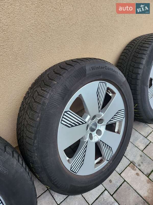 Внедорожник / Кроссовер Audi e-tron 2021 в Бориславе