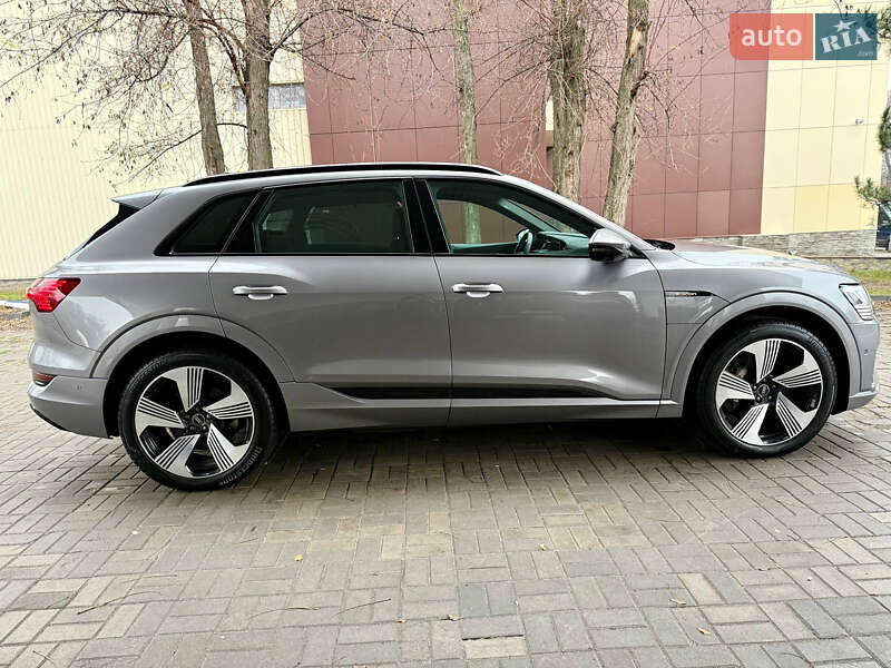 Внедорожник / Кроссовер Audi e-tron 2022 в Днепре фото 5 Внедорожник / Кроссовер Audi e-tron 2022 в Днепре