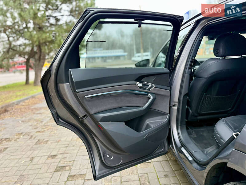 Внедорожник / Кроссовер Audi e-tron 2022 в Днепре фото 31 Внедорожник / Кроссовер Audi e-tron 2022 в Днепре