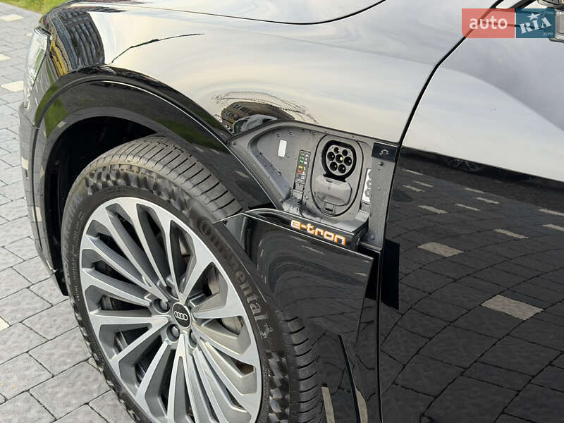 Внедорожник / Кроссовер Audi e-tron 2022 в Ужгороде