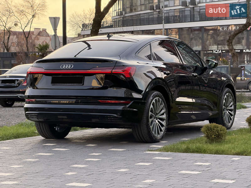 Внедорожник / Кроссовер Audi e-tron 2022 в Ужгороде